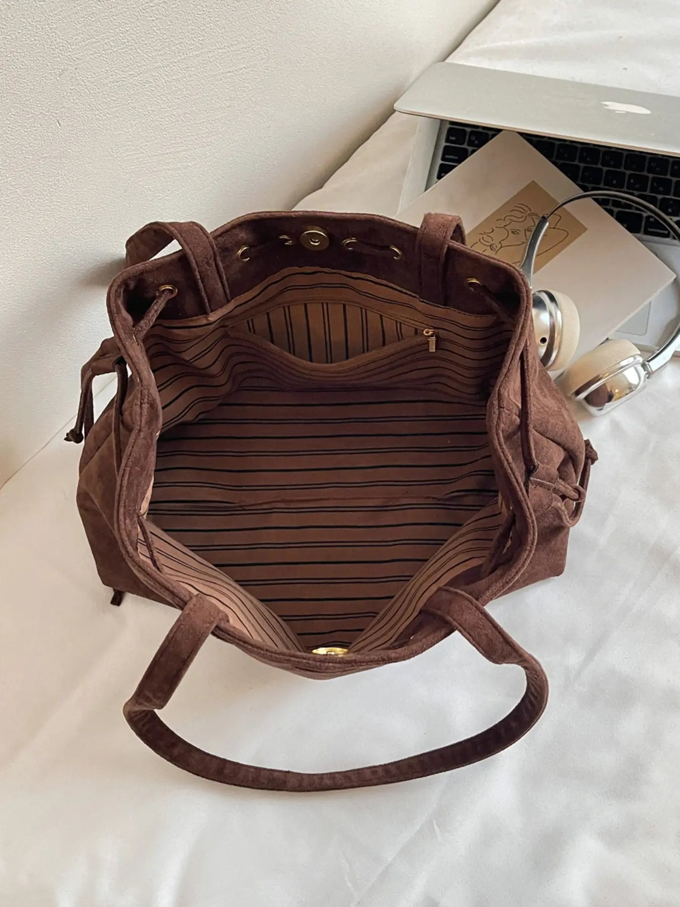 Retro Exquisite Tote Bag with Drawstring Closure Design, Stylish Versatile Large-Capacity Shoulder Bag, Suitable for Dates and Parties, Casual Commuter Bag