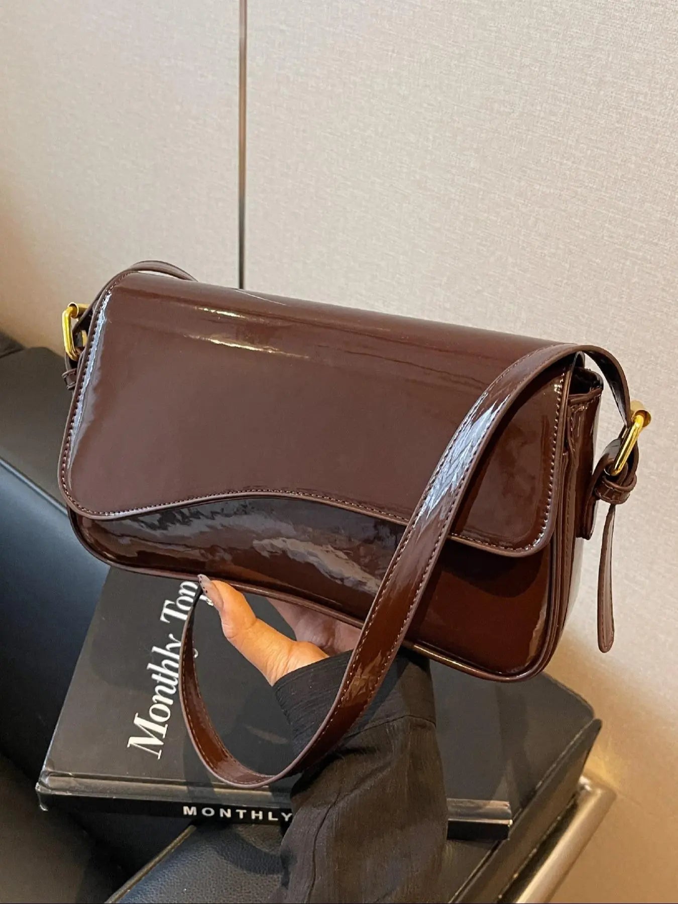 Women's Solid Color Asymmetric Classic Flap Casual Crossbody Shoulder Bag, Versatile Textured PU Leather Commuter Casual Purse for Daily Use, Everyday Crossbody Bag
