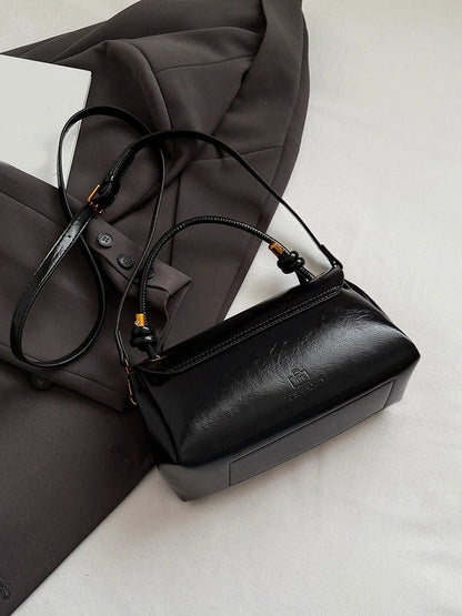 Niche Design Retro Exquisite Flap Handbag with Elegant Textured Finish, Large-Capacity Classic Personalized Crossbody Bag, Crossbody Fashion Bag, Fashionable Bag, Casual Shoulder Bag Suitable for Daily Commuting, Work and Gatherings, Casual Crossbody Bags