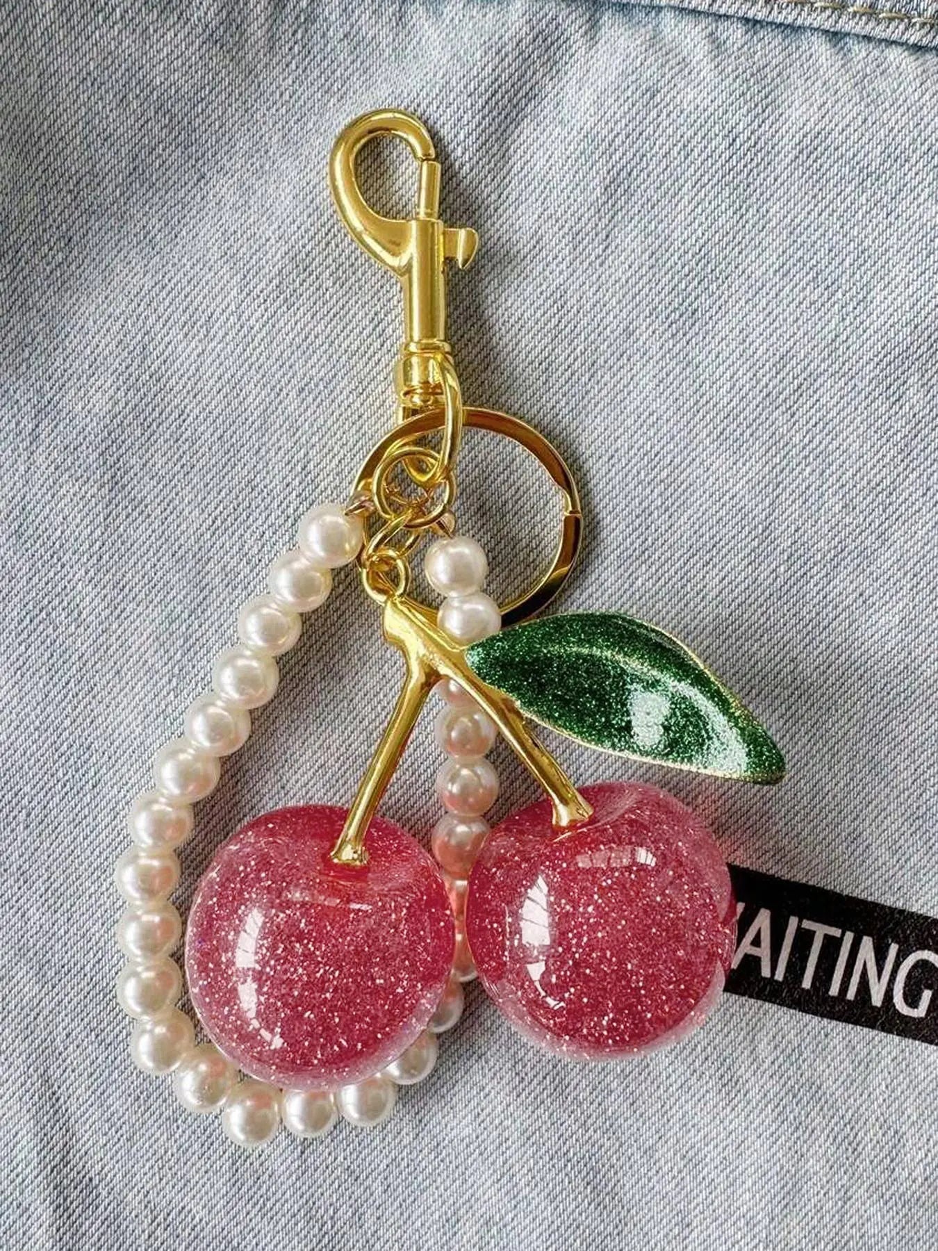 Cherry Keychain, Keychain Accessories, Girly Keychain for Bags, Women's Bag Pendant, Fashion Trend Exquisite Pendant, Women's Backpack Elegant Pendant, Suitable for Valentine's Day and Christmas Gift for Friends