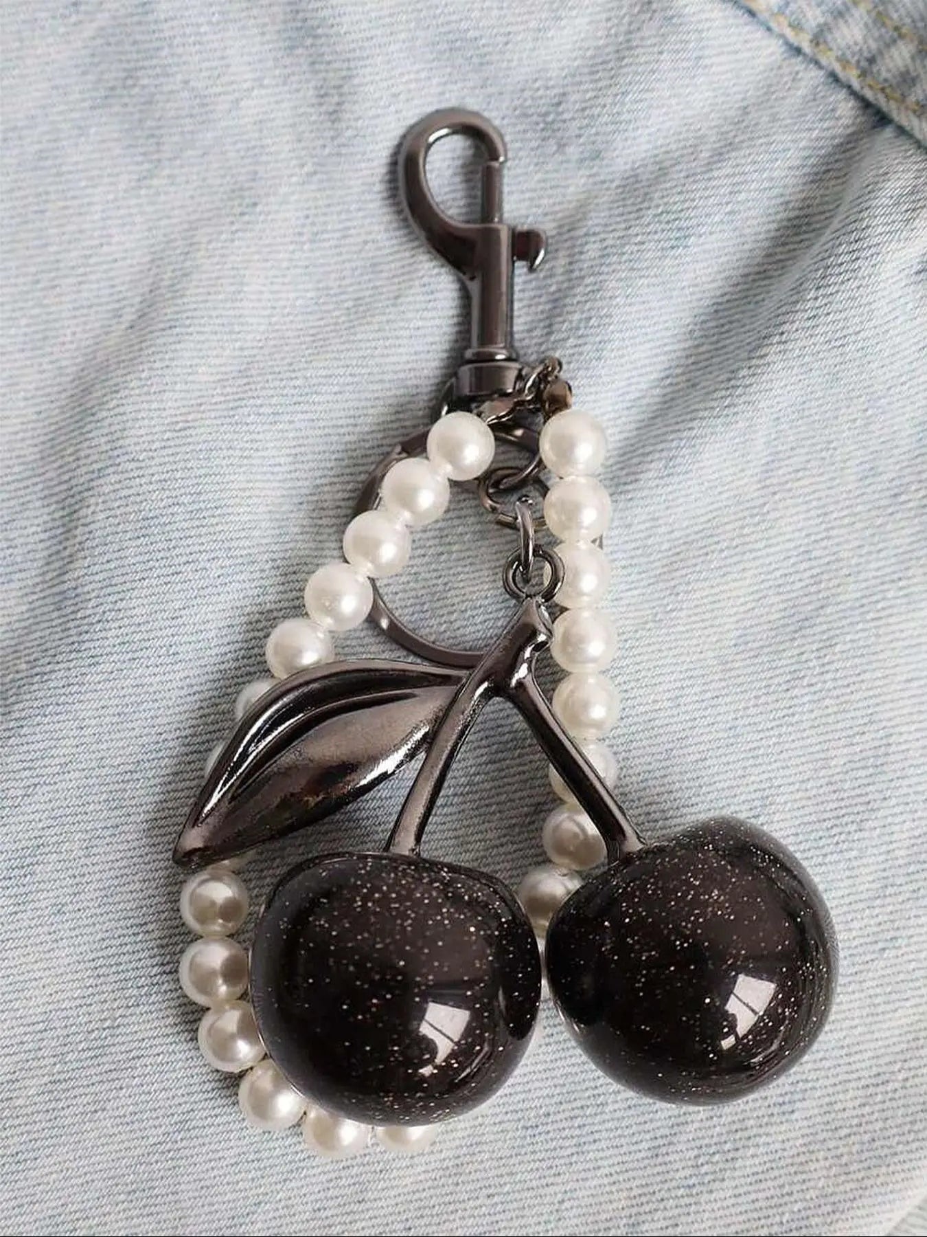 Cherry Keychain, Keychain Accessories, Girly Keychain for Bags, Women's Bag Pendant, Fashion Trend Exquisite Pendant, Women's Backpack Elegant Pendant, Suitable for Valentine's Day and Christmas Gift for Friends