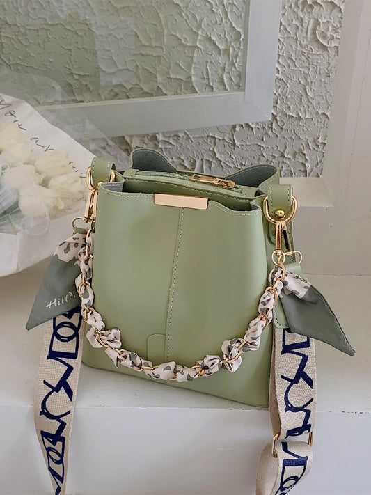 Women's Fashion Chain Decor Bucket Casual Crossbody Bag, Fashion Crossbody Bags, Chic Crossbody Purse, Solid Color Bag with Silk Scarf and Wide Strap, Chic Handbag, PU Leather Bag for Summer 2026 Outfits
