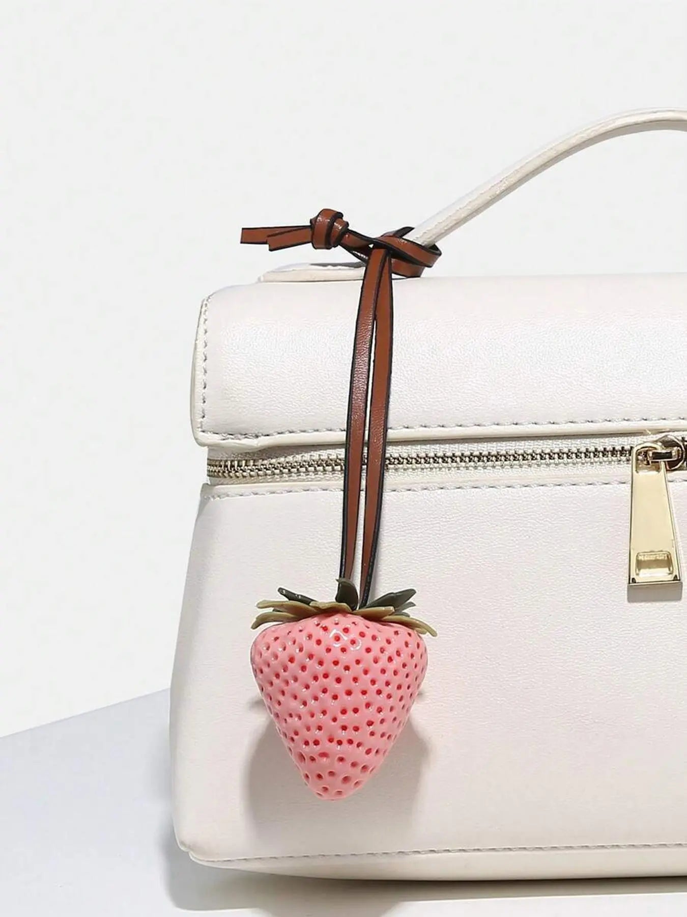 Cherry Keychain, Keychain Accessories, Girly Keychain for Bags, Women's Bag Pendant, Fashion Trend Exquisite Pendant, Women's Backpack Elegant Pendant, Suitable for Valentine's Day and Christmas Gift for Friends