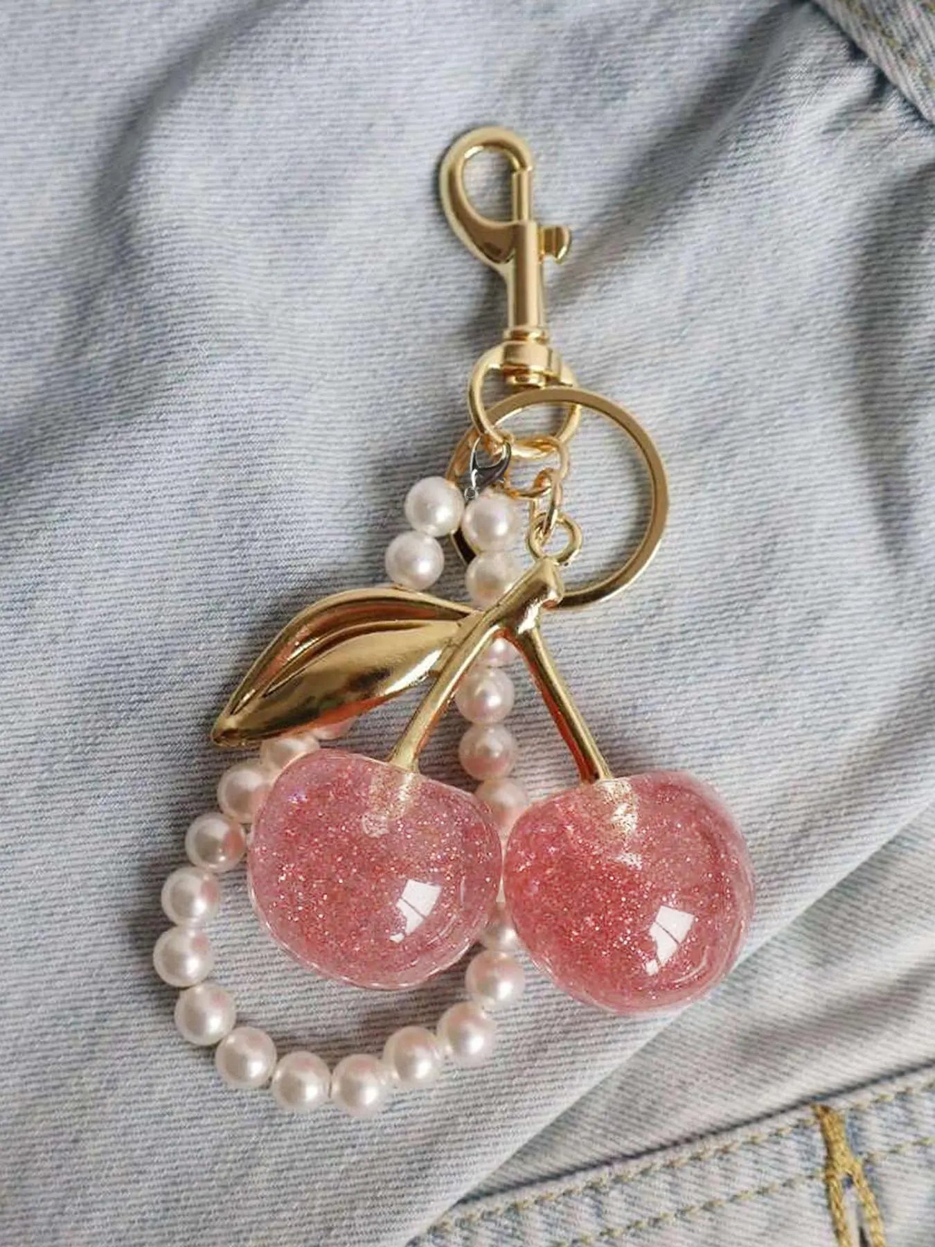 Cherry Keychain, Keychain Accessories, Girly Keychain for Bags, Women's Bag Pendant, Fashion Trend Exquisite Pendant, Women's Backpack Elegant Pendant, Suitable for Valentine's Day and Christmas Gift for Friends