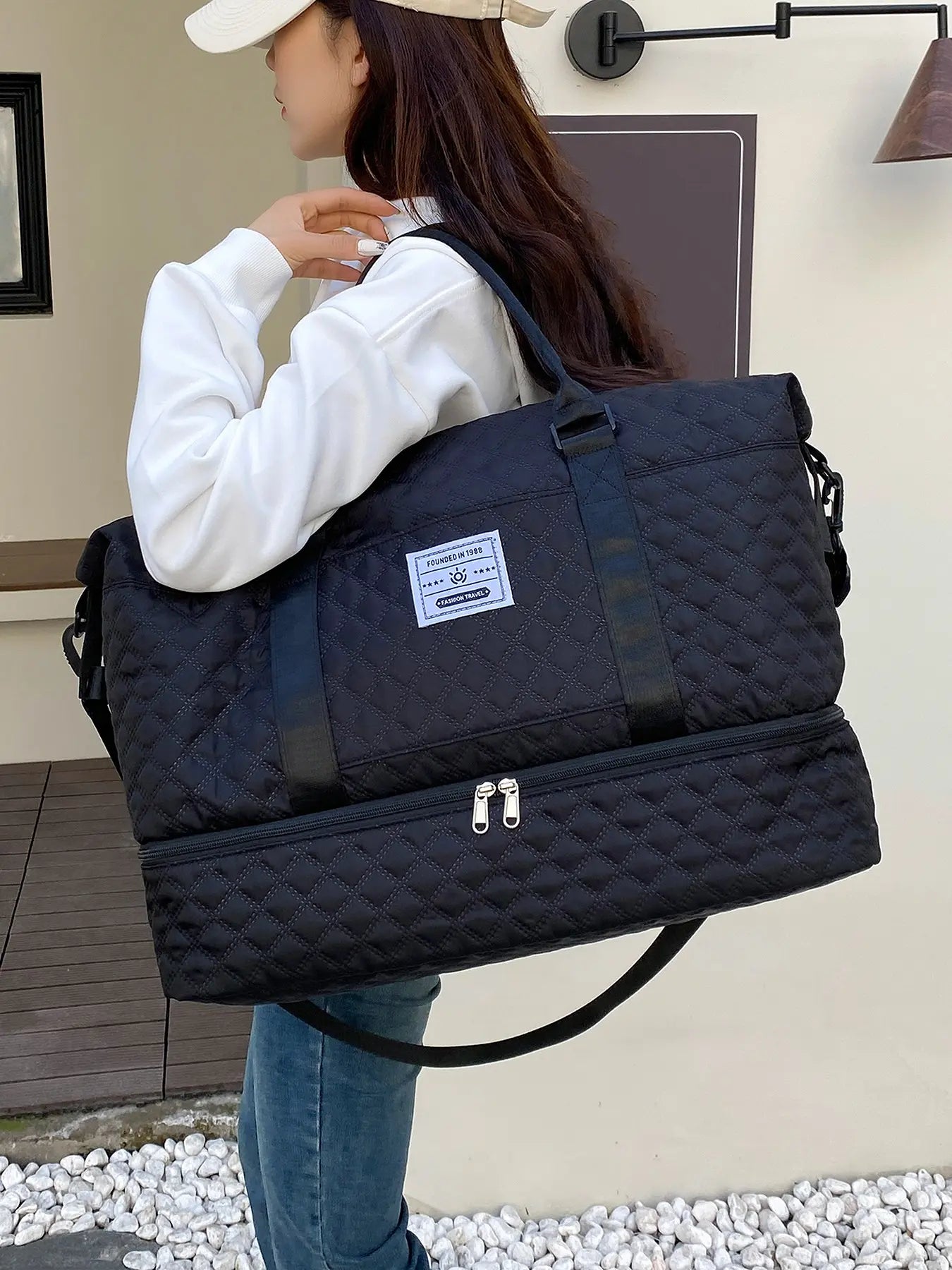 Letter Patched Design Large Capacity Durable Travel Bag, Lightweight Portable Folding Duffel Bag, Multi-function Dry & Wet Separation Bag for Travel, Traveling Bag, Multifunctional Travel Bag, Durable Duffels, Travel Duffle Bags