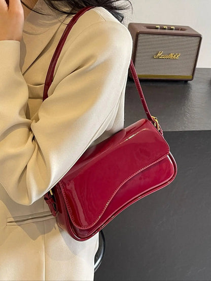 26 Spring/Summer Women's Saddle Bag, Daily Shoulder Bag and Crossbody Bag, Elegant Magnetic Sealed Saddle Bag, Suitable for Daily Use, Party Attendance