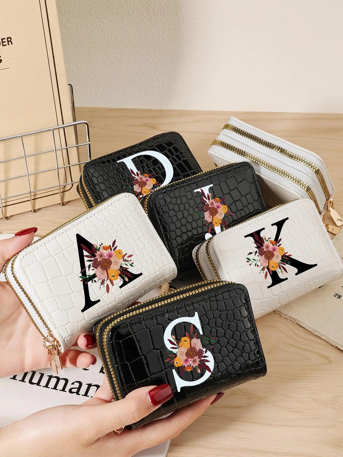 Letter Pattern Compact Wallet for Women, Zipper Card Holder with Multiple Slots, Casual Card Holder, Trendy Small Wallet for Daily Use, Stylish Credit Card Holder