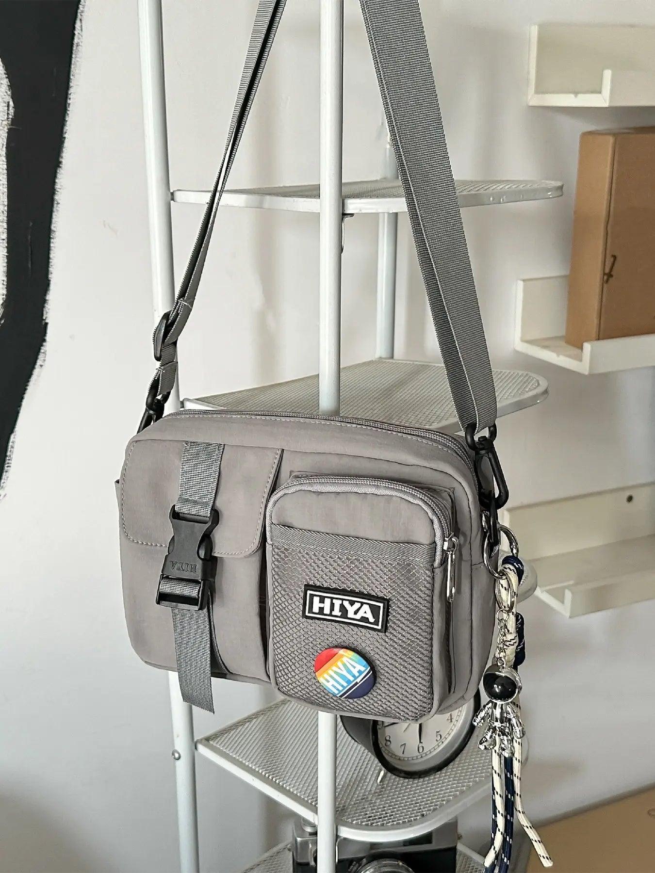 Unisex Casual Plain Color Release Buckle Crossbody Bag with Astronaut Charm, Zipper Crossbody Bag with Random Color Badge, Aesthetic Shoulder Bag, Zippered Sling Bag, Casual Crossbody Bags